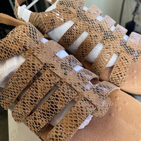 Vionic Women's Rest Harissa Walking Sandal; US 6.5 - Picture 3 of 8